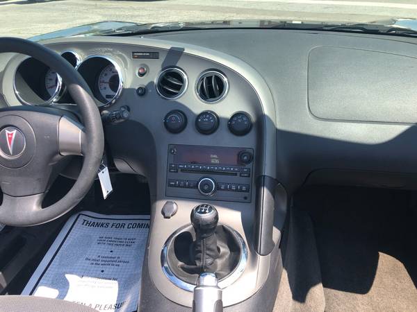 2006 PONTIAC SOLSTICE* CONVERTIBLE * STICK SHIFT* LOW MILES* HURRY IN* for sale in Clovis, CA – photo 17