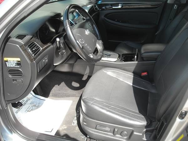 2013 HYUNDAI GENESIS 3.8 Sedan 4D for sale in Sioux Falls, SD – photo 6