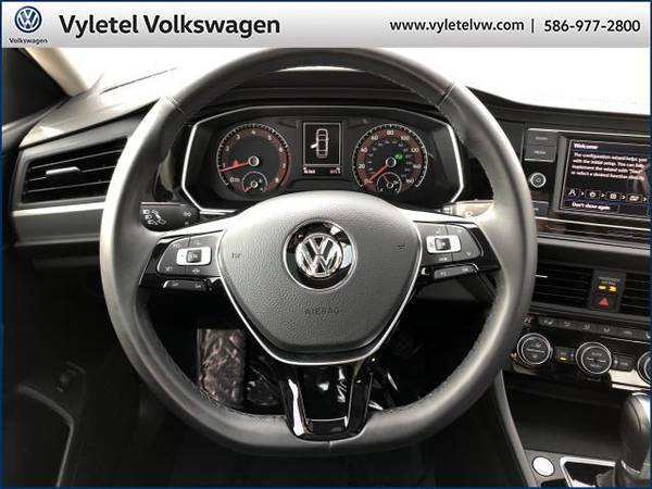 2019 Volkswagen Jetta sedan SE Auto w/ULEV - Volkswagen Tornado Red for sale in Sterling Heights, MI – photo 13
