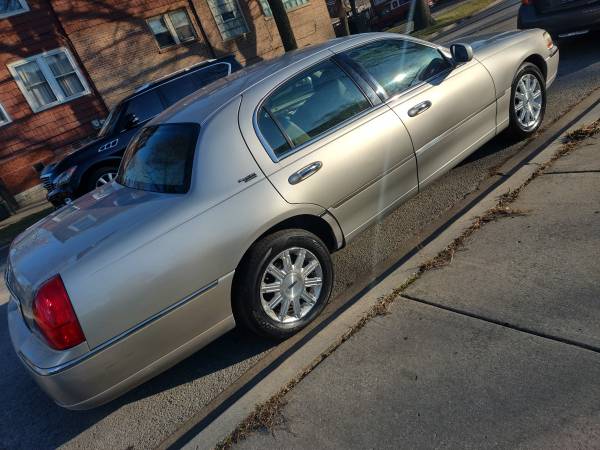 2009 LINCOLN TOWN CAR SIGNATURE - cars & trucks - by owner - vehicle... for sale in Chicago, IL – photo 6