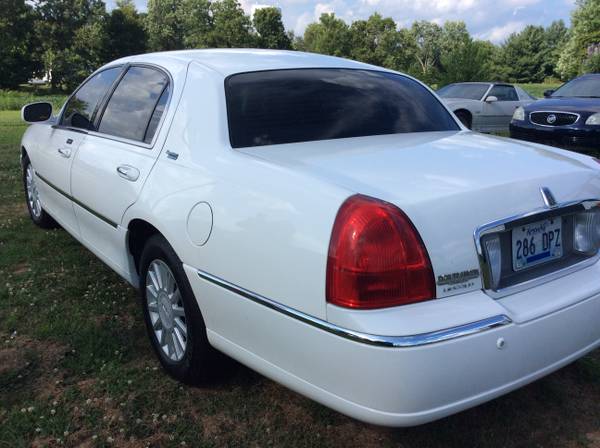 2005 Lincoln Town Car - cars & trucks - by owner - vehicle... for sale in Bagdad, KY – photo 3