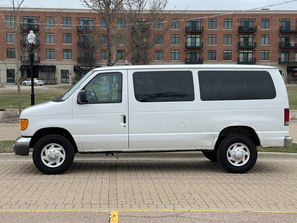 2006 Ford Econoline E-350 XLT Super Duty - - by dealer for sale in Aurora, IL – photo 13