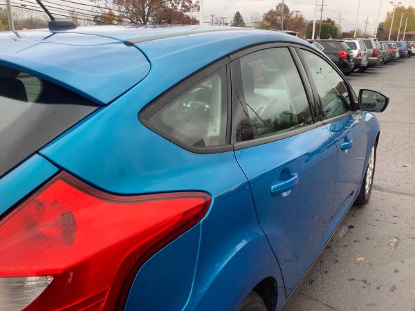 Nice! 2012 Ford Focus SE! Accident Free! - cars & trucks - by dealer... for sale in Ortonville, MI – photo 12