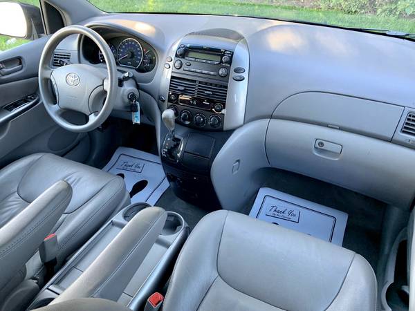 2009 TOYOTA SIENNA for sale in Farmingville, NY – photo 13
