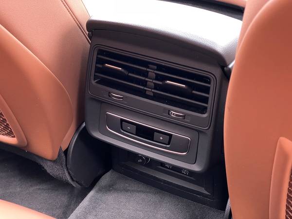 2020 Audi Q7 55 TFSI Premium Plus Sport Utility 4D suv White -... for sale in Oak Park, IL – photo 20