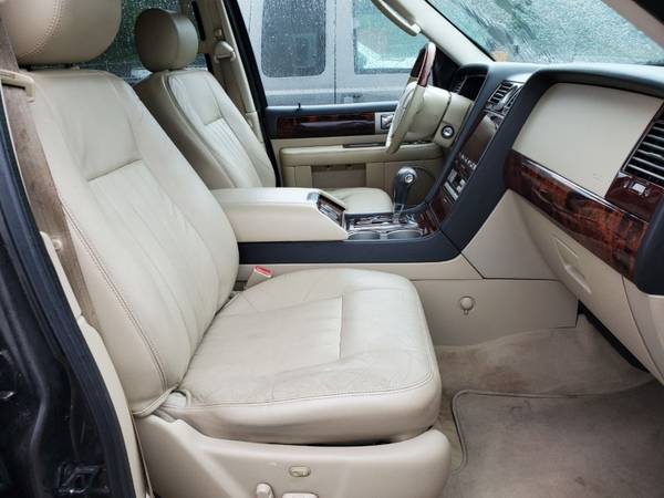 2006 Lincoln Navigator Luxury 3rd Row Seat Clean Carfax and Free for sale in Angleton, TX – photo 6