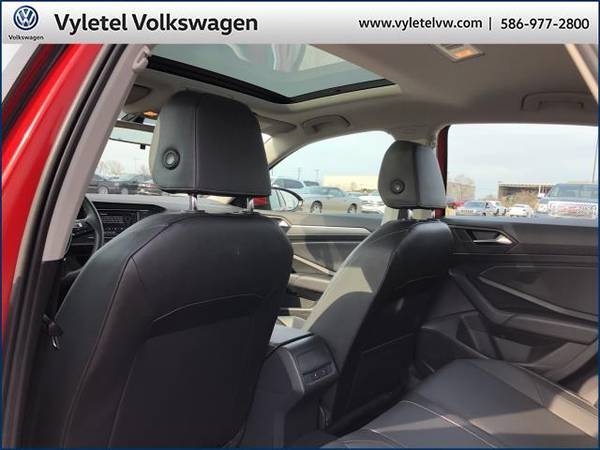 2019 Volkswagen Jetta sedan SE Auto w/ULEV - Volkswagen Tornado Red for sale in Sterling Heights, MI – photo 14