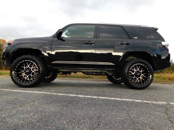 LIFTED 18 TOYOTA 4RUNNER SR5 4X4 20X10 NEW 33X12.50 MT'S *74K... for sale in KERNERSVILLE, NC – photo 9