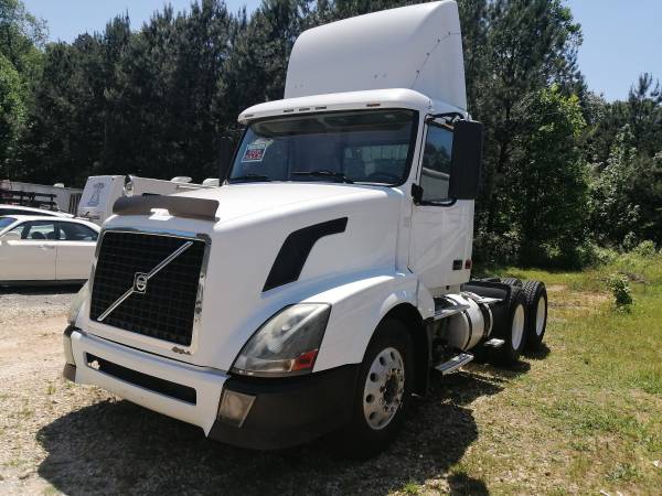 Clean 2008 Volvo VN - - by dealer - vehicle automotive for sale in Fayetteville, GA – photo 4