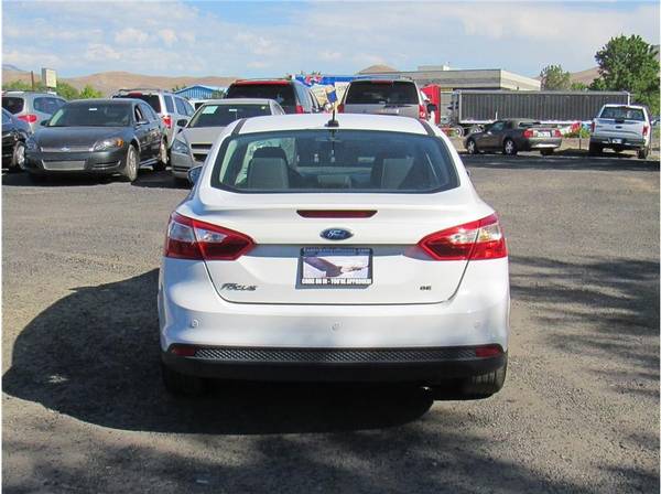 2014 Ford Focus SE Sedan 4D - YOURE APPROVED - cars & trucks - by... for sale in Carson City, NV – photo 2