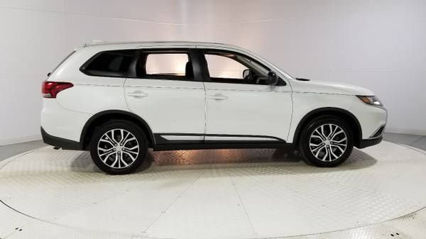 2017 *Mitsubishi* *Outlander* *ES S-AWC* Diamond Whi - cars & trucks... for sale in Jersey City, NY – photo 6