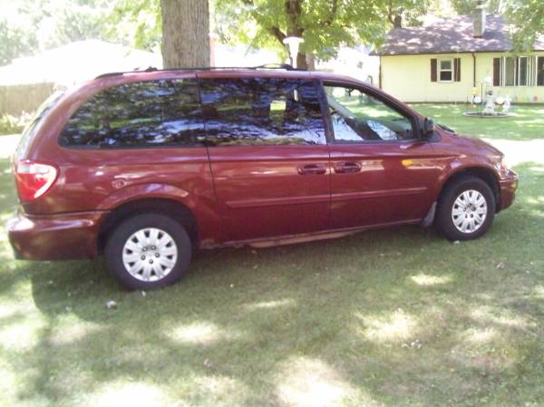 2007 CHRYSLER TOWN & COUNTRY LX for sale in Walkerton, IN – photo 2