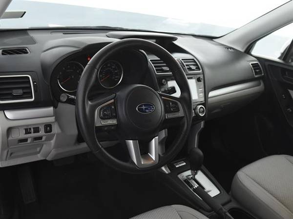 2017 Subaru Forester 2.5i Premium Sport Utility 4D hatchback Silver - for sale in Memphis, TN – photo 2