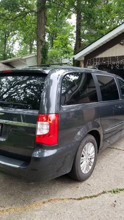 2011 Chrysler Town & Country for sale - cars & trucks - by owner -... for sale in Strongsville, OH – photo 3