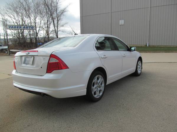 2010 Ford Fusion SE *40,000 MILES* - cars & trucks - by dealer -... for sale in Dubuque, IA – photo 4