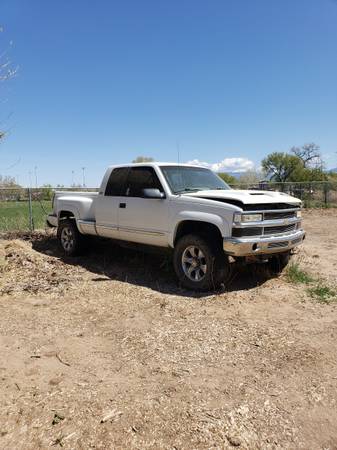 2 1995 chevys 1500 4x4 lifted one is parts only - cars & trucks - by... for sale in Albuquerque, NM – photo 3