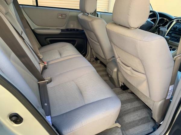 2005 Toyota Highlander sport clean title 4cyl for sale in Houston, TX – photo 16
