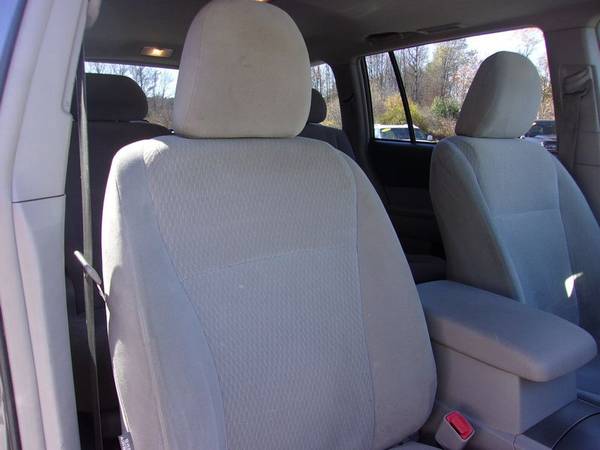 2010 Toyota Highlander Seats-8 AWD, 151k Miles, P Roof, Grey, Clean... for sale in Franklin, VT – photo 10