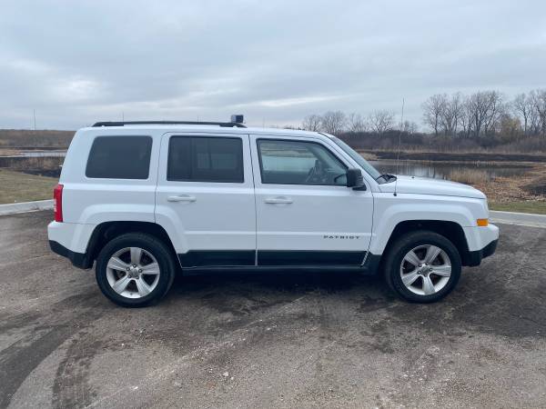 2011 Jeep Patriot Latitude X 4wd - - by dealer for sale in Lake Bluff, IL – photo 4