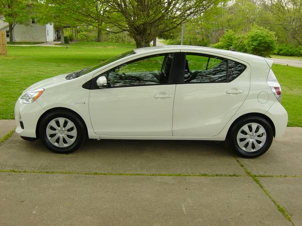 2013 TOYOTA PRIUS C HYBRID - - by dealer - vehicle for sale in Middletown, OH – photo 2