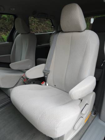2011 Toyota Sienna LE 8-Passenger Dependable Quality Van Back for sale in binghamton, NY – photo 18
