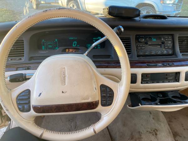 1995 Lincoln Town Car - cars & trucks - by owner - vehicle... for sale in Wamego, KS – photo 5