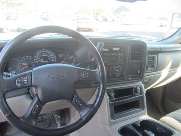 2006 Chevrolet Suburban 1500 LS 4X4 WARRANTY! EXTRA CLEAN! for sale in Cadillac, MI – photo 12