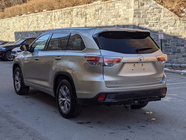 2015 Toyota Highlander XLE AWD All Wheel Drive SKU: FS121792 - cars & for sale in Mount Kisco, NY – photo 8
