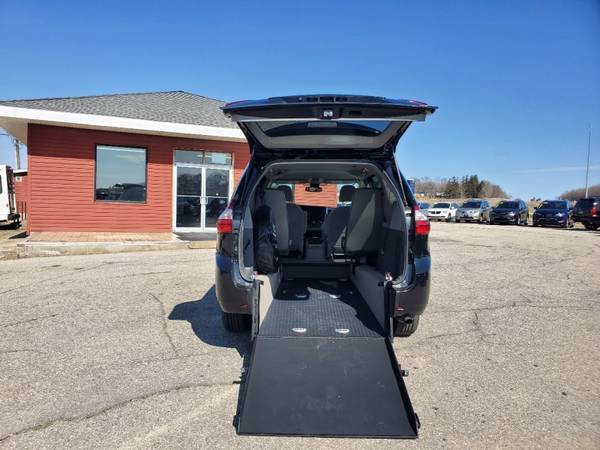 Handicap Wheelchair conversion 2018 Toyota Sienna LE Mobility - cars... for sale in Zumbrota, AR – photo 2