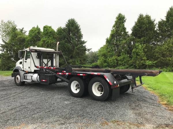 2006 Mack Granite with 60,000 lb. Galbreath roll off hoist and Pioneer for sale in Glenmoore, PA – photo 2
