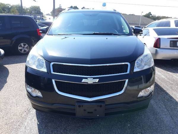 2010 CHEVY TRAVERSE LT LEATHER DVD DUAL SUNROOF 3RD ROW SEATING... for sale in Camdenton, MO – photo 2