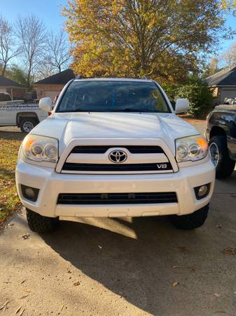 2007 Toyota 4Runner Limited v8 4x4 - cars & trucks - by owner -... for sale in Conway, AR – photo 3