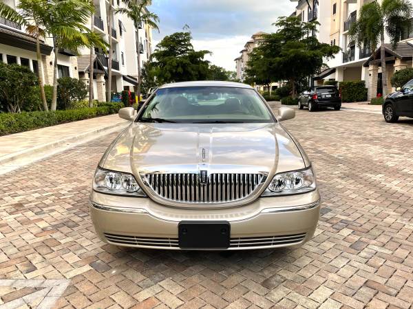 79, 000 Miles 2008 Lincoln Town Car Showroom Condition Garage Kept for sale in Naples, FL – photo 5