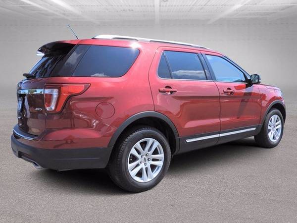 2018 Ford Explorer XLT 4WD w/ Sunroof 3rd Row - cars & trucks - by... for sale in Wilmington, NC – photo 8