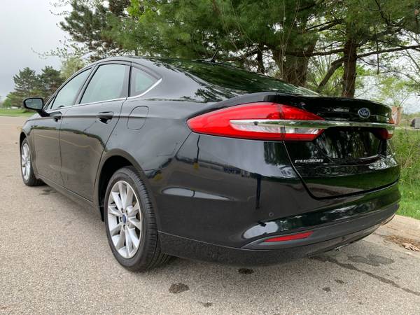 2017 Ford Fusion SE FWD - - by dealer - vehicle for sale in Flint, MI – photo 4