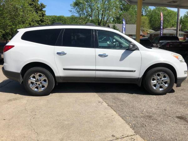 2009 Chevrolet Chevy Traverse LS AWD 4dr SUV - Wholesale Cash Prices for sale in Louisville, KY – photo 2