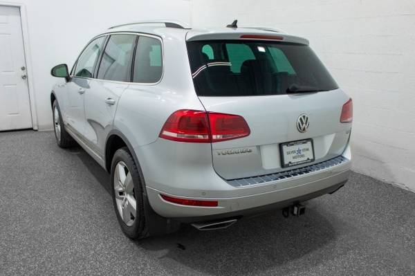 2012 Volkswagen Touareg Lux - - by dealer - vehicle for sale in Tallmadge, OH – photo 5