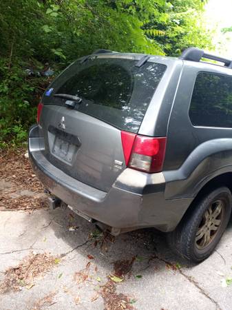 I have a 2004 Mitsubishi Endeavor run and drives great daily work for sale in Ellenwood, GA – photo 3