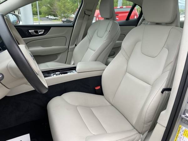 2020 Volvo S60 T6 Momentum sedan Crystal White Pearl Metallic - cars for sale in LaFollette, TN – photo 12
