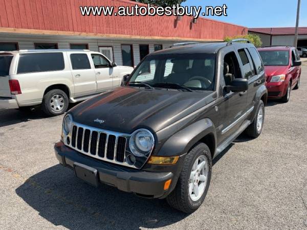 2005 Jeep Liberty Limited 4WD 4dr SUV w/ 28F Call for Steve or Dean... for sale in Murphysboro, IL – photo 2