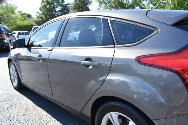 2012 Ford Focus SE Hatchback 5 Speed Sunroof WARRANTY No Doc Fees! for sale in Apex, NC – photo 7