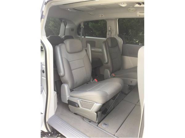 2010 Chrysler Town & Country Touring*BASEBALL MOM APPROVED!*CALL NOW!* for sale in Hickory, NC – photo 12
