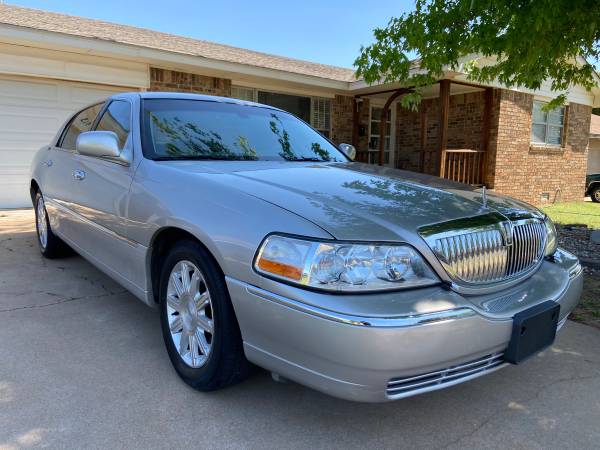2010 Lincoln Town Car Signature Limited for sale in Weatherford, OK – photo 9