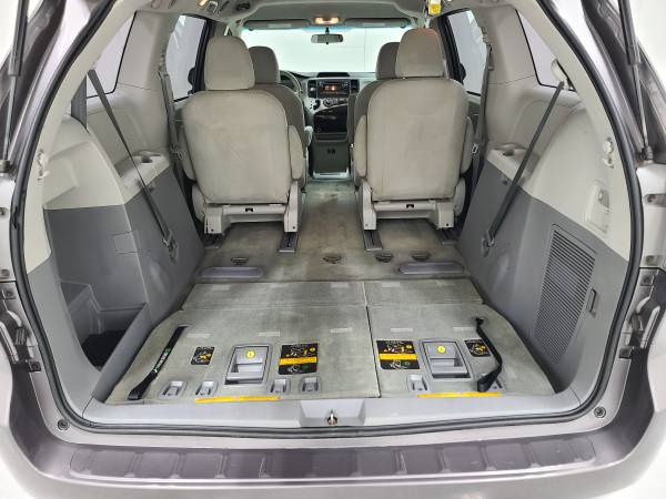 2014 Toyota Sienna L! 7 Passenger! New Tires! New Frnt Brakes! for sale in Suamico, WI – photo 12