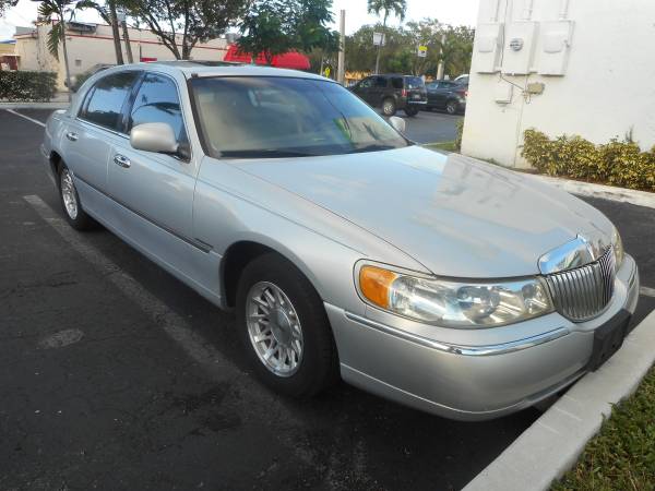 Lincoln Town Car 1-owner garaged 68k miles like new needs nothing for sale in Hallandale, FL – photo 3