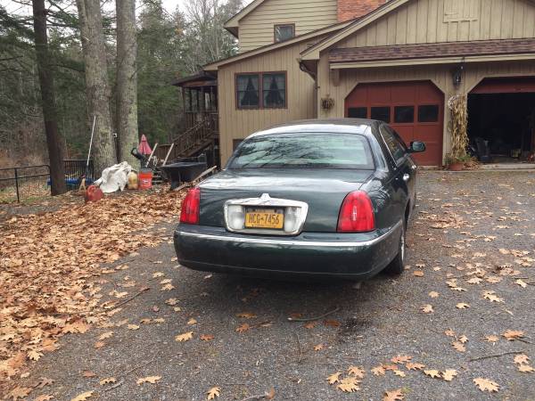 2002 Lincoln towncar - cars & trucks - by owner - vehicle automotive... for sale in Feura Bush, NY – photo 4