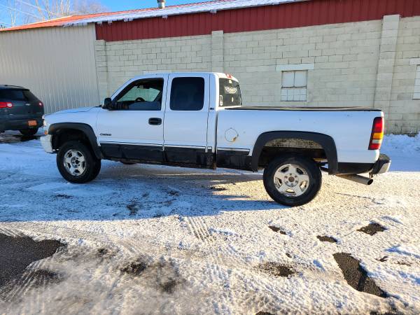 2001 Chevy Silverado ext cab 4x4 - cars & trucks - by dealer -... for sale in Menahga, ND – photo 4