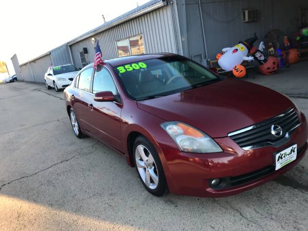 2007 Nissan Altima Fully Loaded RUNS GREAT!! - cars & trucks - by... for sale in Clinton, IA – photo 4
