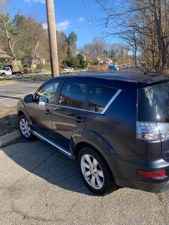 Mitsubushi outlander - cars & trucks - by owner - vehicle automotive... for sale in Derby, CT