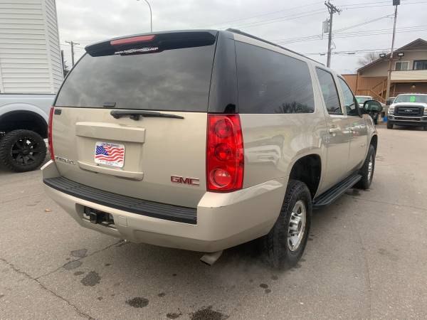 ★★★ 2012 GMC Yukon XL 2500 / 4x4 / 6.0L V8! ★★★ - cars & trucks - by... for sale in Grand Forks, ND – photo 6